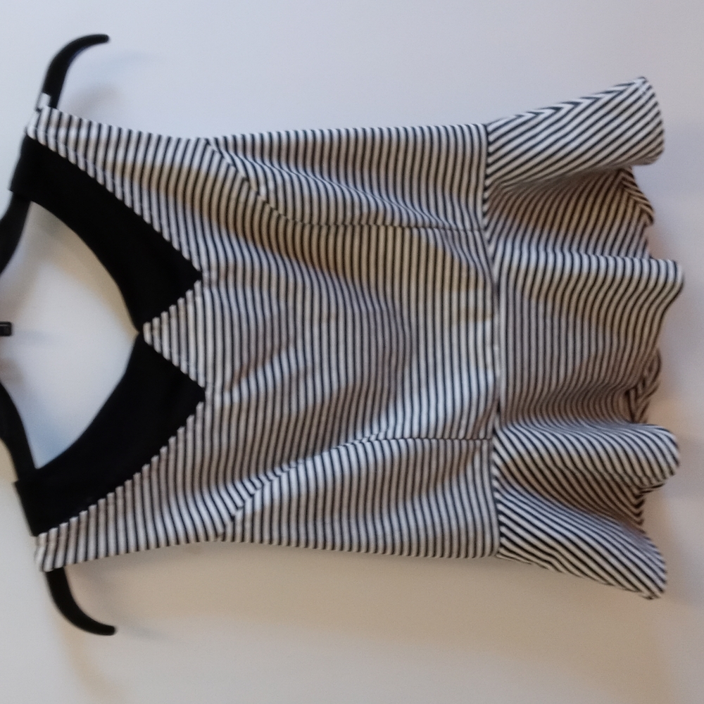 Attractive Papaya dressy black & white striped lined tank Size L - Picture 2 of 6